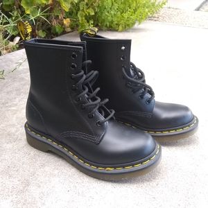 NWOT Dr. Martens Air Wair Black Lace Up Boots, 5